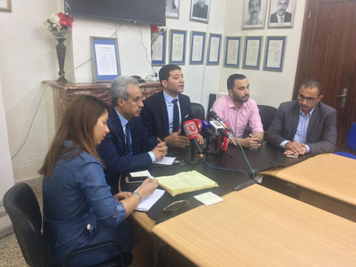 From left to right, Tunisian freelance journalist Amal Mekki; CPJ Board Member Mhamed Krichen; CPJ MENA Program Coordinator Sherif Mansour; Mohamed Al-Youssifi, an executive member of the National Syndicate of Tunisian Journalists; and Salim Khalifa, head of the human rights department at the ministry overseeing civil society relations, at a panel discussion at the journalist syndicate on June 15 in Tunis. (CPJ)