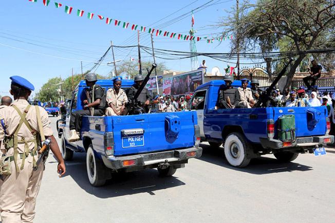 Police are seen in Hargeisa, Somaliland, on May 18, 2015. Hargeisa police recently arrested two employees of HadhwanaagNews after a court ordered the outlet's website to be blocked. (Reuters/Feisal Omar)