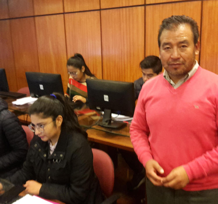 Andrés Gómez, uno de los periodistas radiales más conocidos de Bolivia, ahora es profesor en una universidad en La Paz. (CPJ / John Otis)