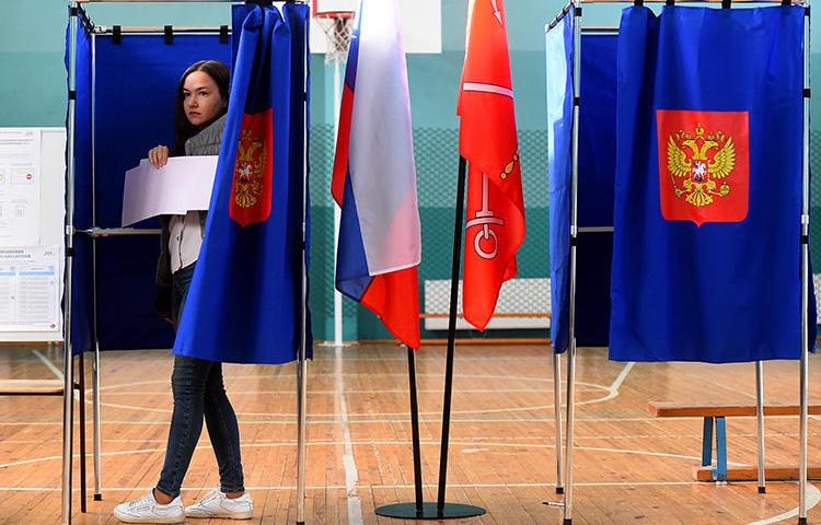 A woman gets out of a polling booth prior to casting her vote at a polling station during the governor's election in Saint Petersburg on September 8, 2019. Russia's internet regulator blocked independent news website Fergana on October 1, 2019. (AFP/Olga Maltseva)