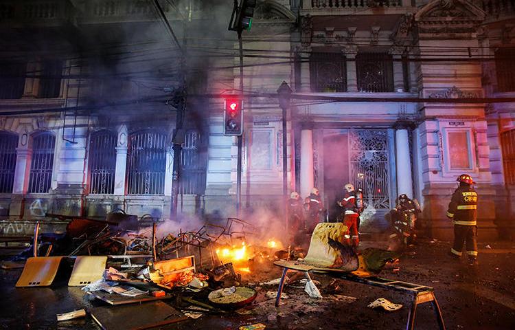 The office of newspaper El Mercurio de Valparaiso is seen after an arson attack in Valparaiso, Chile, on October 19, 2019. (Reuters/Rodrigo Garrido)