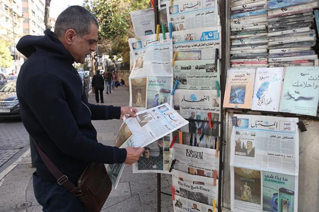 A newspaper stand is seen in Beirut, Lebanon, on January 31, 2019. Judge Ziad Abu Haidar recently filed a criminal defamation suit against Lebanese newspaper Nida al-Watan. (Reuters/Mohamed Azakir)