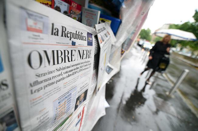 A newsstand in Rome in May 2019. Over 20 journalists in Italy are provided with round-the-clock police protection because of threats from groups including the mafia. (Reuters/Guglielmo Mangiapane