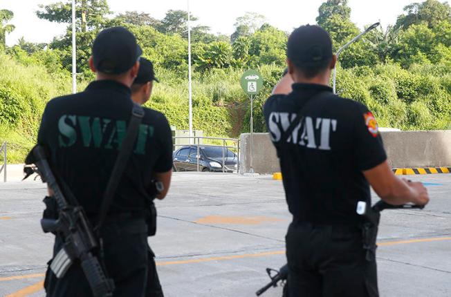 Police officers are seen in Tanauan city, Philippines, on July 4, 2018. Police are investigating the recent shooting of journalist Benjie Caballero. (AP/Bullit Marquez)