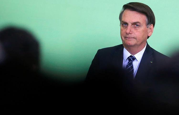 O presidente brasileiro Jair Bolsonaro em Brasília em 12 de novembro de 2019. Em 8 de novembro, o Brasil promulgou uma lei de