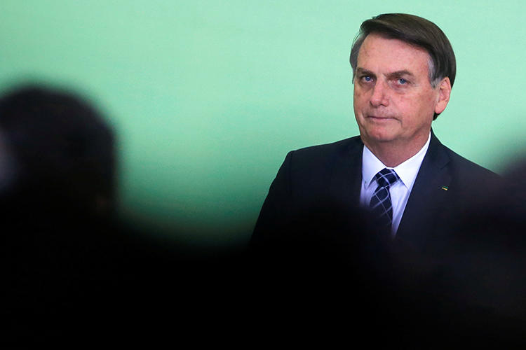 O presidente brasileiro Jair Bolsonaro em Brasília em 12 de novembro de 2019. Em 8 de novembro, o Brasil promulgou uma lei de