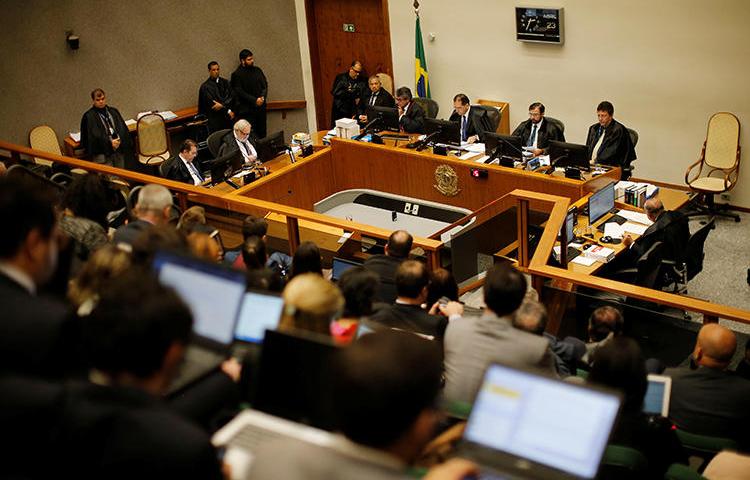 Cenário de uma sessão do Supremo Tribunal Federal brasileiro, em 23 de abril de 2019. Um juiz de Goiás suspendeu recentemente o julgamento do assassinato de um cronista esportivo alegando que as instalações eram inadequadas para a realização. (Reuters/Adriano Machado)