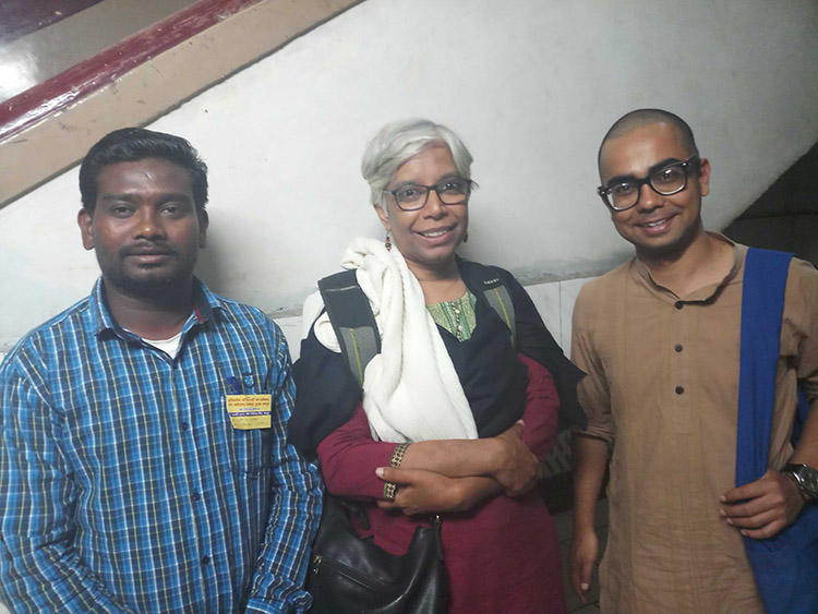 Freelance journalist Santosh Yadav, left, with human rights defender Shalini Gera and CPJ India Correspondent Kunal Majumder, during a convention on journalist safety in Raipur, Chhattisgarh, in February 2019. A court on January 2 acquitted Yadav of several charges, ending a four-year legal battle. (CPJ)