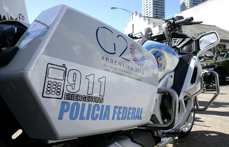 Imagen de una motocicleta de la policía nacional en Buenos Aires, Argentina, el 16 de noviembre de 2018. Sujetos no identificados recientemente dispararon contra la vivienda del periodista Carlos Walker en la provincia de Buenos Aires (Ministerio de Seguridad de Argentina /Handout via Reuters)