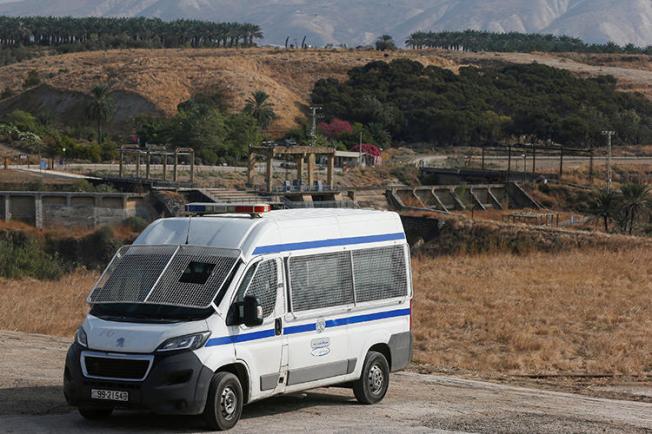 A Jordanian police vehicle is seen near the Israeli border on November 13, 2019. Jordanian authorities recently suspended broadcaster Dijlah TV, and the station's offices in Iraq were raided by local authorities. (Reuters/Muhammad Hamed)