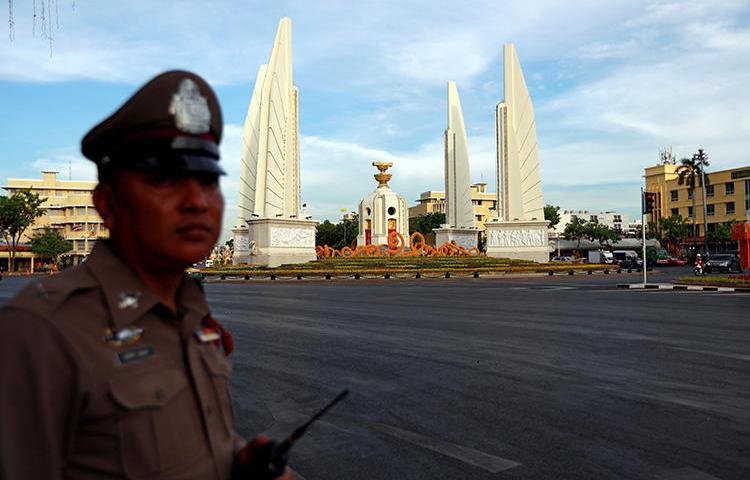 A police officer is seen in Bangkok, Thailand, on May 2, 2019. A Thai court recently sentenced journalist Suchanee Cloitre to two years in jail for criminal defamation. (Reuters/Soe Zeya Tun)