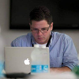 Ricardo Cortés-Chico, periodista de GFR Media. (Photo: Teresa Canino)