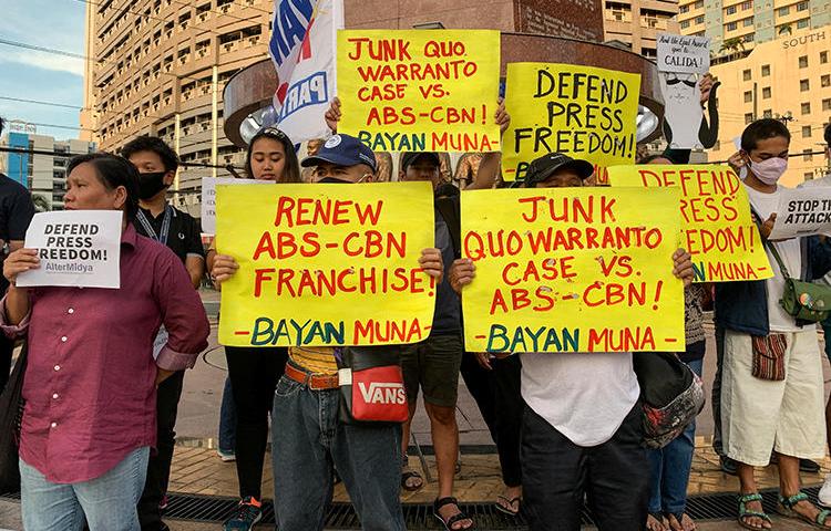 People attends a protest in support of broadcaster ABS-CBN in Manila, the Philippines, on February 10, 2020. Philippine Solicitor General Jose Calida recently filed a petition against the broadcaster with the Supreme Court. (AFP/Ted Aljibe)