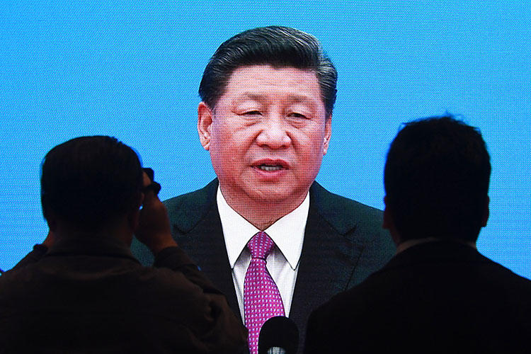 2019年4月27日，在北京媒體中心舉行的「一帶一路」國際峰會論壇閉幕當天，記者觀看中國國家主席習近平的新聞發佈會致辭直播。（法新社/ Greg Baker）