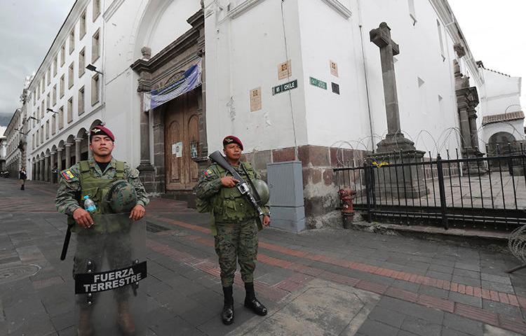 Soldiers are seen in Quito, Ecuador, on October 17, 2019. Ecuadorian journalist Andrés Mendoza recently received a death threat. (AP/Dolores Ochoa)