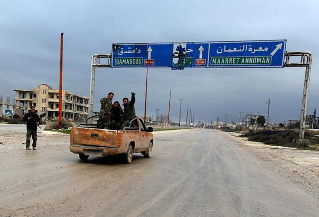 Syrian army soldiers are seen in Maarat al-Numan on January 30, 2020. At least five Syrian journalists were recently injured while embedded with Syrian government forces. (Reuters/Omar Sanadiki)