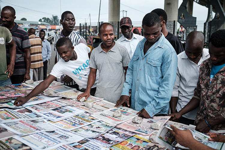 People are seen at a newspaper stand in Port Harcourt, Nigeria, on February 27, 2019. Nigerian journalists at the Premium Times recently faced cyberattacks and harassment. (AFP/Yasuyoshi Chiba)