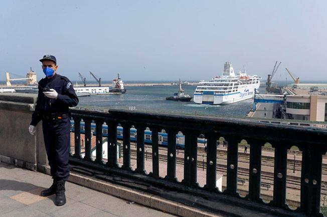 A police officer is seen in Algiers, Algeria, on March 19, 2020. Algerian authorities recently imprisoned journalist and RSF correspondent Khaled Drareni. (AP/Toufik Doudou)