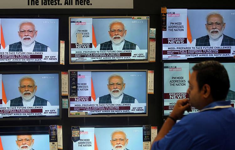 TV screens are seen in a showroom in Mumbai, India, on March 27, 2019. Indian authorities recently issued 48-hour suspensions to broadcasters Asianet News and MediaOne TV. (Reuters/Francis Mascarenhas)