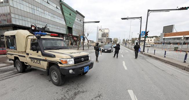 Security forces are seen in Sulaimaniya, Iraqi Kurdistan, on March 14. 2020. Unidentified individuals recently tortured and robbed journalist Adnan Rashidi in Iraqi Kurdistan. (Reuters/Ako Rasheed)