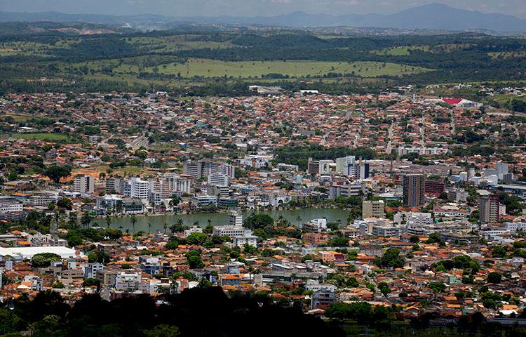 A cidade de Sete Lagoas, Brasil, em uma foto de 4 de fevereiro de 2014. A casa de um jornalista de rádio foi atacada a tiros na localidade em 9 de abril de 2020. (Foto AP / Bruno Magalhães)