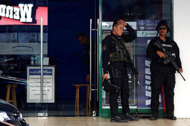 Security forces are seen in San Juan, the Philippines, on March 2, 2020. Police recently arrested journalist Frenchiemae Cumpio on firearms charges. (Reuters/Eloisa Lopez)