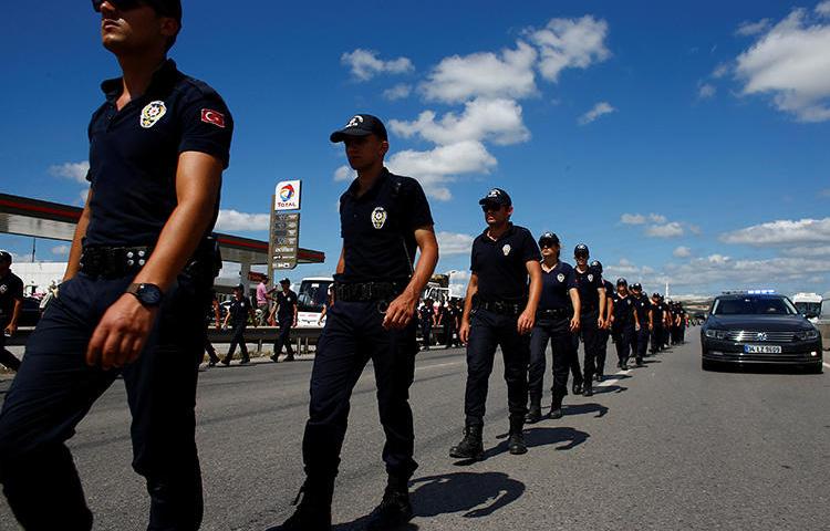 Riot police are seen in Kocaeli province, Turkey, on July 6, 2017. Unidentified attackers recently shot at the offices of the Kocaeli Ses newspaper. (Reuters/Osman Orsal)