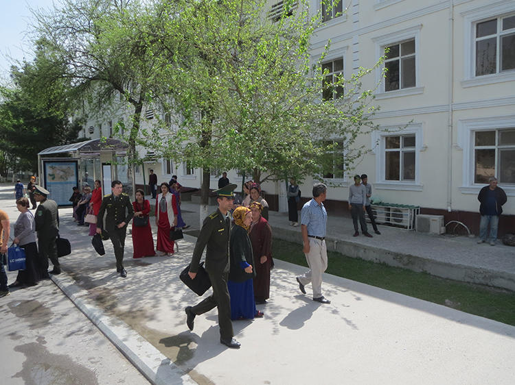 Daily life is seen in Ashgabat. (Soltan Achilova)