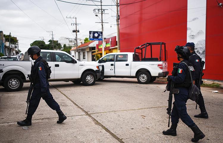 Police officers are seen in Veracruz, Mexico, on August 29, 2019. Gunmen recently attacked journalist Fernanda de Luna Ferral in Veracruz. (AFP/Victoria Razo)