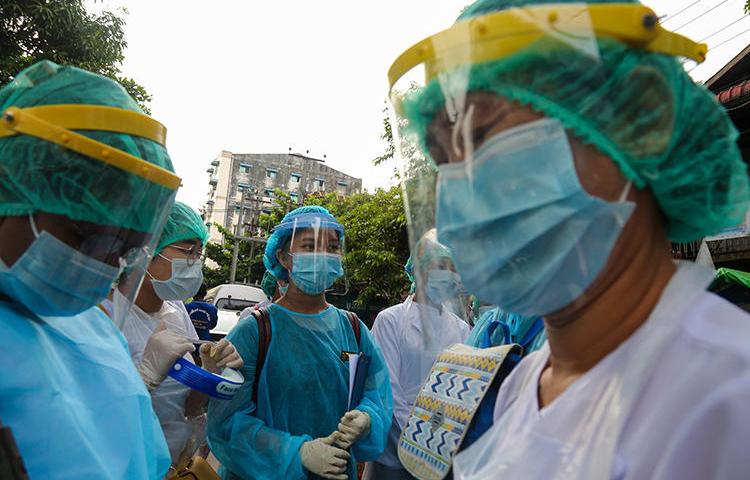 Medical staff are seen in Yangon, Myanmar, on May 17, 2020. Myanmar authorities recently sentenced news editor Zaw Ye Htet to prison over his outlet's COVID-19 coverage. (AFP/Sai Aung Main)