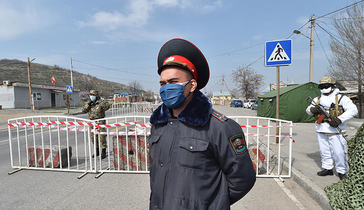 A National Guard officer is seen in Bishkek, Kyrgyzstan, on March 26, 2020. CPJ recently spoke with several people close to imprisoned journalists in Europe and Central Asia about the challenges of observing Ramadan behind bars. (AFP/Vyacheslav Oseledko)