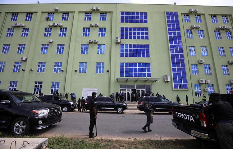 Security officers are seen in Abuja, Nigeria, on May 11, 2020. Department of State Services agents recently detained and interrogated journalist Saint Mienpamo Onitsha. (Reuters/Afolabi Sotunde)