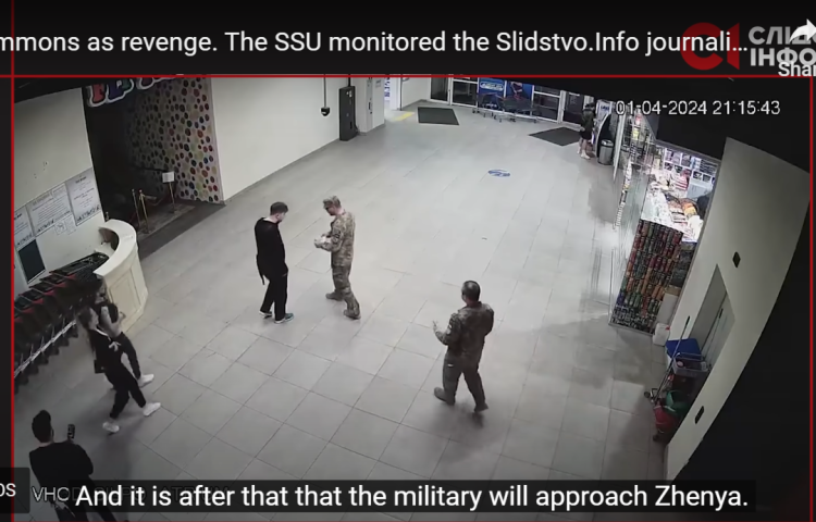 Two Ukrainian military officers speaking with journalist Yevhen Shulhat at a supermarket on April 1. (Screenshot: Slidstvo.Info/YouTube)