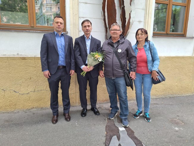 CPJ EU representative Tom Gibson (left), CPJ Europe representative Attila Mong, Jozef, and Jana Kuciak stand in front of a memorial to Ján Kuciak in Bratislava on May 16.