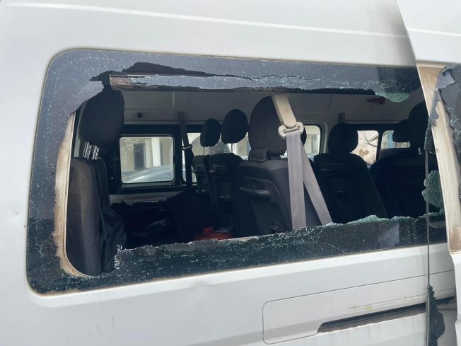 The windows of a Channels Television bus were smashed by unidentified assailants as it was transporting 11 journalists to cover protests in the city of Kano on August 1.