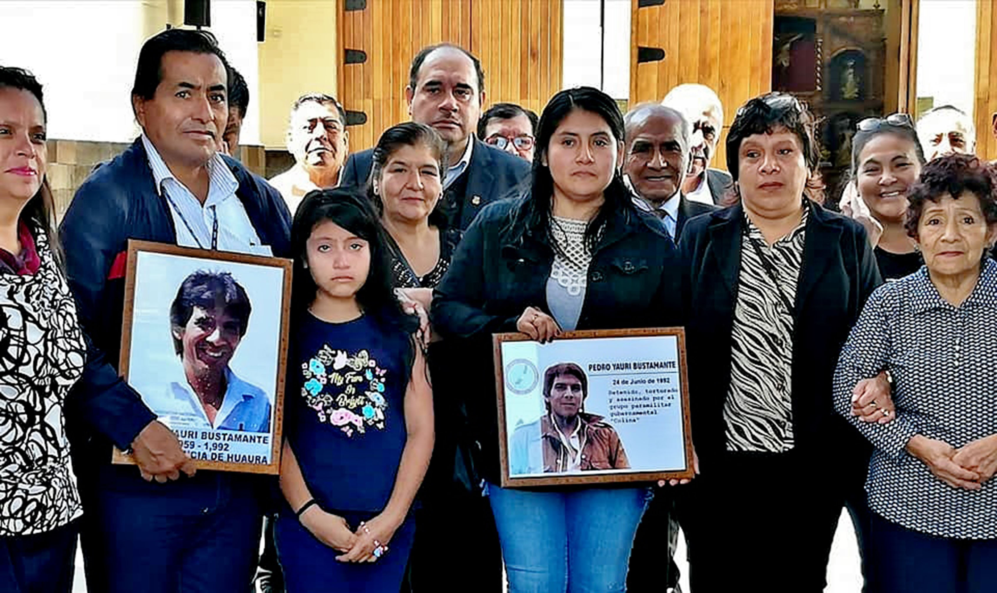 The family of journalist Pedro Yauri holds a vigil for him in June 2019  to mark the 27th year of his 1992 murder in Huacho, Peru. (Photo: National Association of Journalists of Peru)