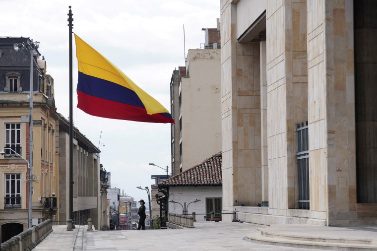 Colombian police stand guard outside the Palace of Justice following suspicions of a plan to attack the headquarters of the Supreme Court of Justice, according to authorities, in Bogota, Colombia August 16, 2024. (Reuters/Nathalia Angarita)