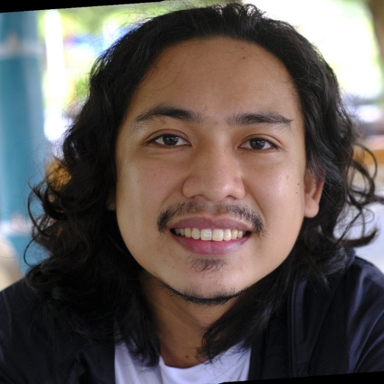 Philippine journalist Deo Montesclaros