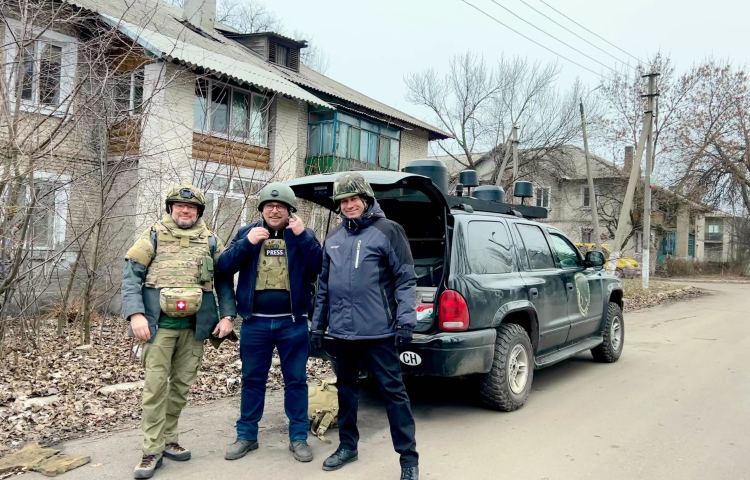 Journalists (from left) Kurt Pelda, Josef Zehnder, and Petro Chumakov were detained by Ukrainian military officers for eight hours on accusations of ‘illegal border crossing’ on January 6 in Sudzha, a town in Russia’s Kursk region. (Photo: Courtesy of Kurt Pelda)