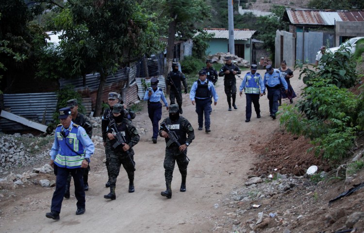 Honduran security forces patrol the Villa Nueva neighborhood, as part of a slate of new measures intended to crack down on armed gangs, in Tegucigalpa, Honduras June 25, 2024. REUTERS/Fredy Rodriguez