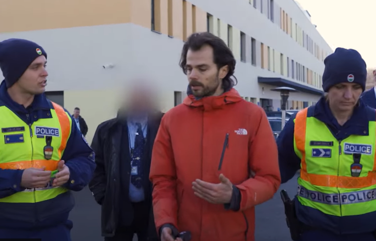 Hungarian police forcibly remove Telex reporter Dániel Simor from outside a film studio in Fót on January 30 where he and colleague Noémi Gombos were waiting to ask the prime minister a question.