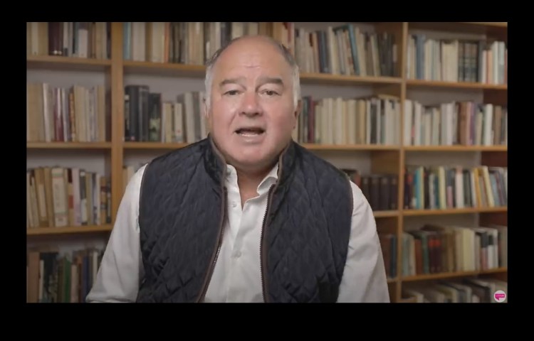 Investigative journalist Héctor de Mauleón was ordered on May 15, 2025, to take down a column that mentioned corruption allegations against a female judicial candidate. (Screenshot: YouTube/Latinus)