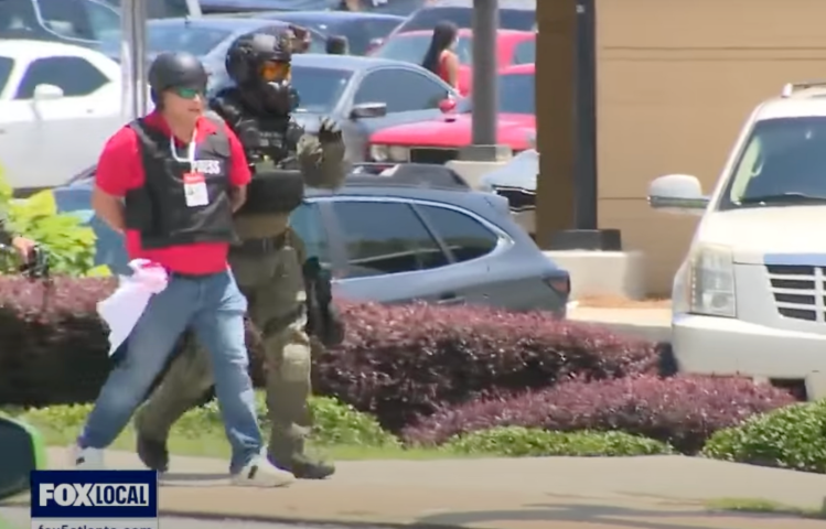 Spanish-language journalist Mario Guevara (Screenshot: Fox 5 Atlanta/YouTube)