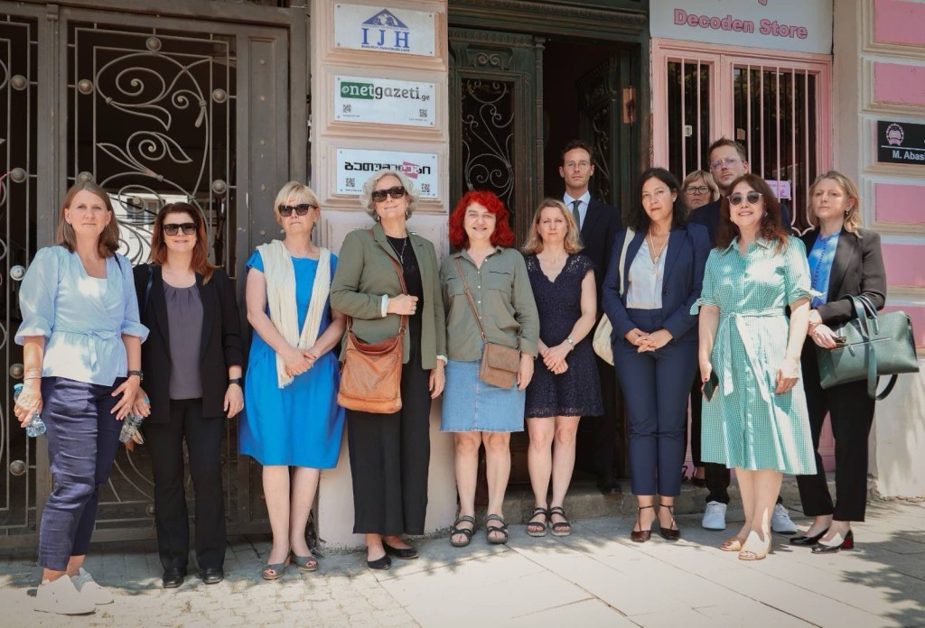 Press freedom groups and diplomats gather in Batumi, Georgia, to attend a hearing for jailed journalist Mzia Amaghlobeli on July 14, 2025. (Photo: Irakli Kirua for CPJ, IPI, and RSF)