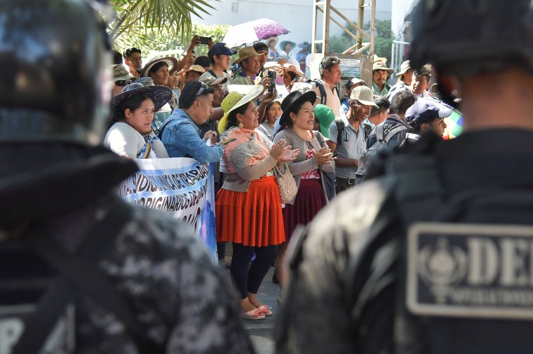 Supporters of Bolivia's former President Evo Morales protest outside the Voter Registration Office after the constitutional court upheld a ban preventing Morales from running again in Bolivia's upcoming presidential election, in Cochabamba, Bolivia, May 22, 2025. REUTERS/Patricia Pinto
