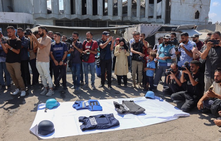 Demonstrators gather in solidarity with journalists killed by Israeli strikes in the Gaza Strip, during a protest organized by the Gaza Journalists Syndicate, in Gaza City on August 26, 2025. (Photo: AFP/Omar Al-Qattaa)